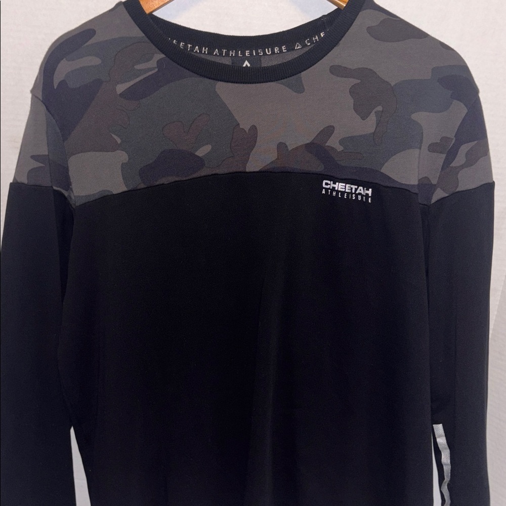 CHEETAH ATHLEISURE  BRAND BLACK W/GREEN CAMO DESIGN L/S SWEATSHIRT CREW NECK XL
